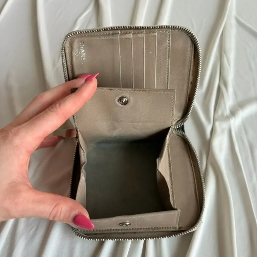 Vintage Chanel Black Quilted Compact Zip Wallet - CC Zipper Pull